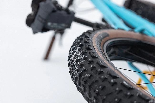 45Nrth Dillinger 5 Studded 60 TPI 26" Fat Bike Tire (Tan) 6 45Nrth Dillinger 5 Studded 60 TPI 26" Fat Bike Tire (Tan) - Image 4